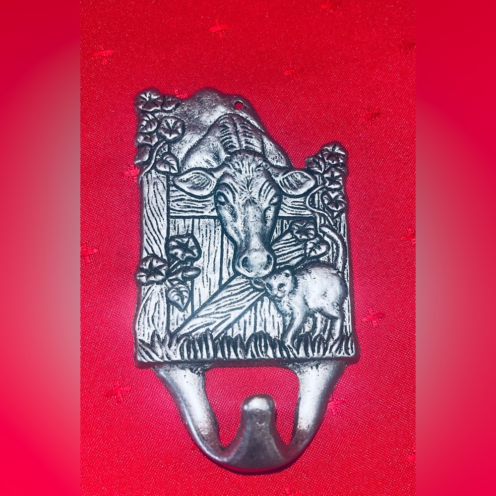 Vintage ALUMINUM COW AND CAT HOOKS